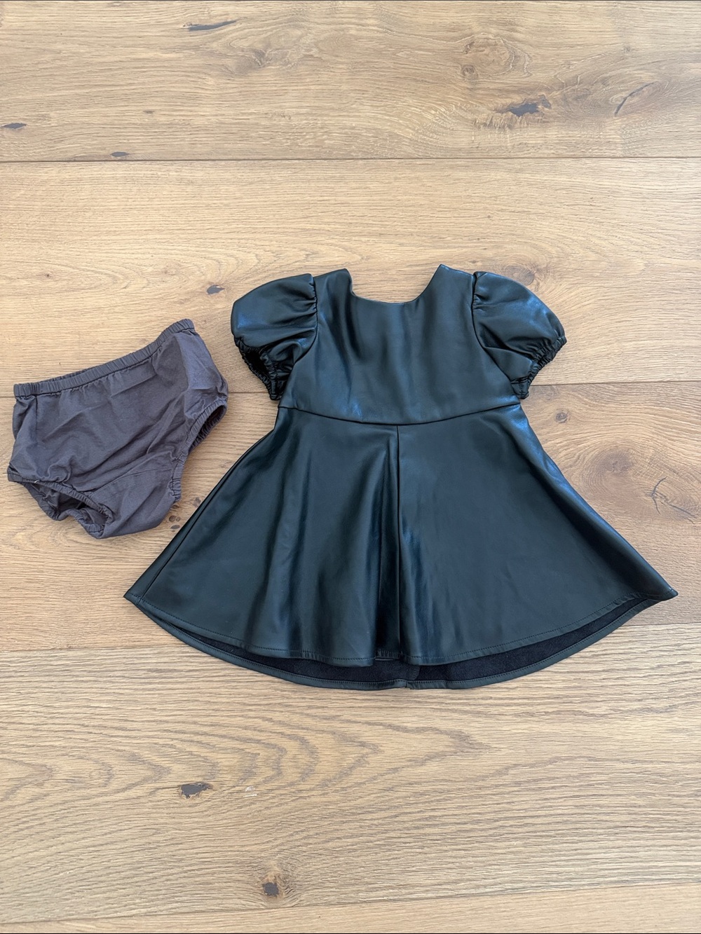 GAP Little Baby Girls Black Faux-Leather Puff Sleeve Dress with Bloomers 6-12 mo